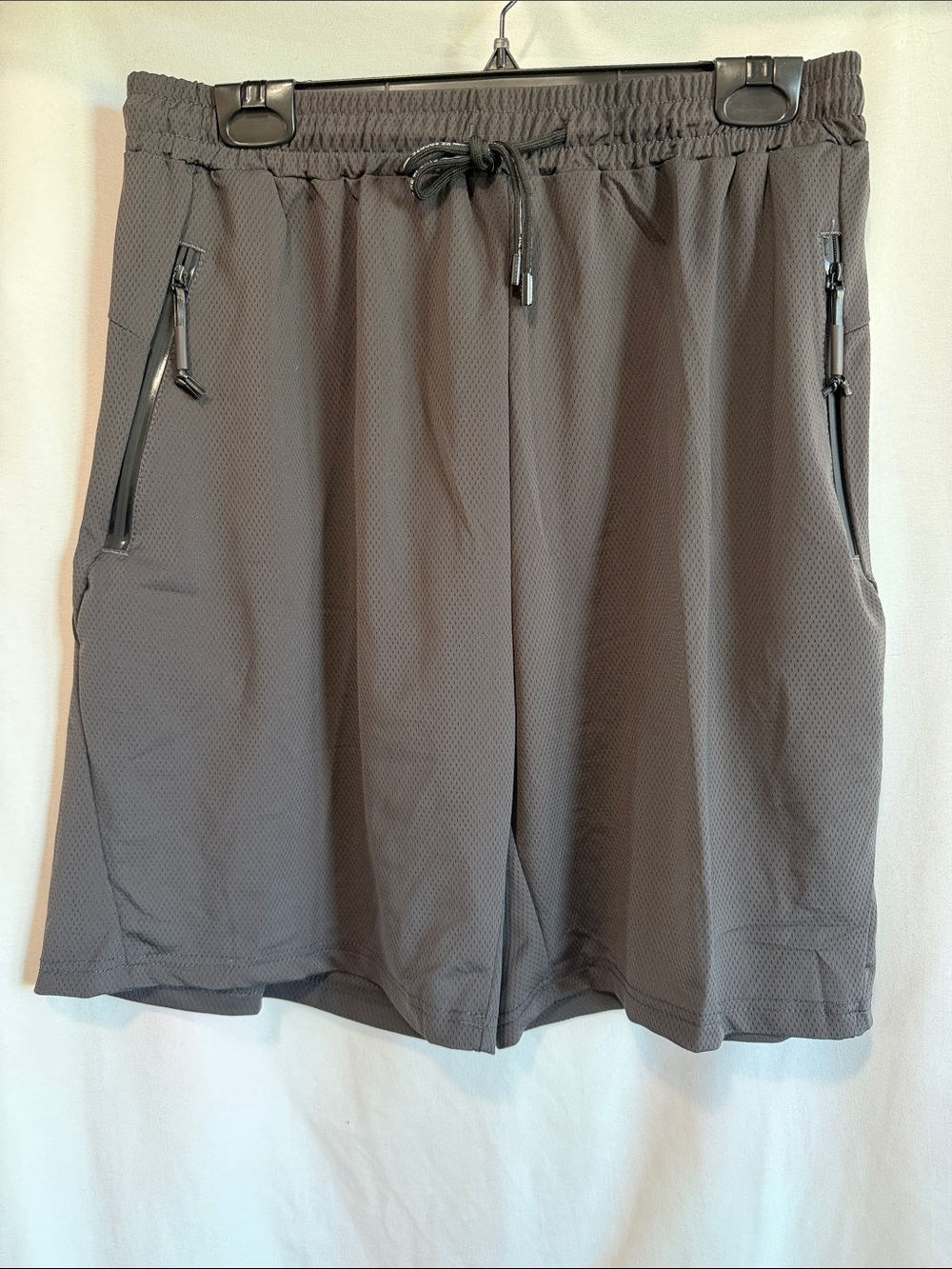 Men's Athletic Drawstring Shorts in Gray with Zipper Pockets